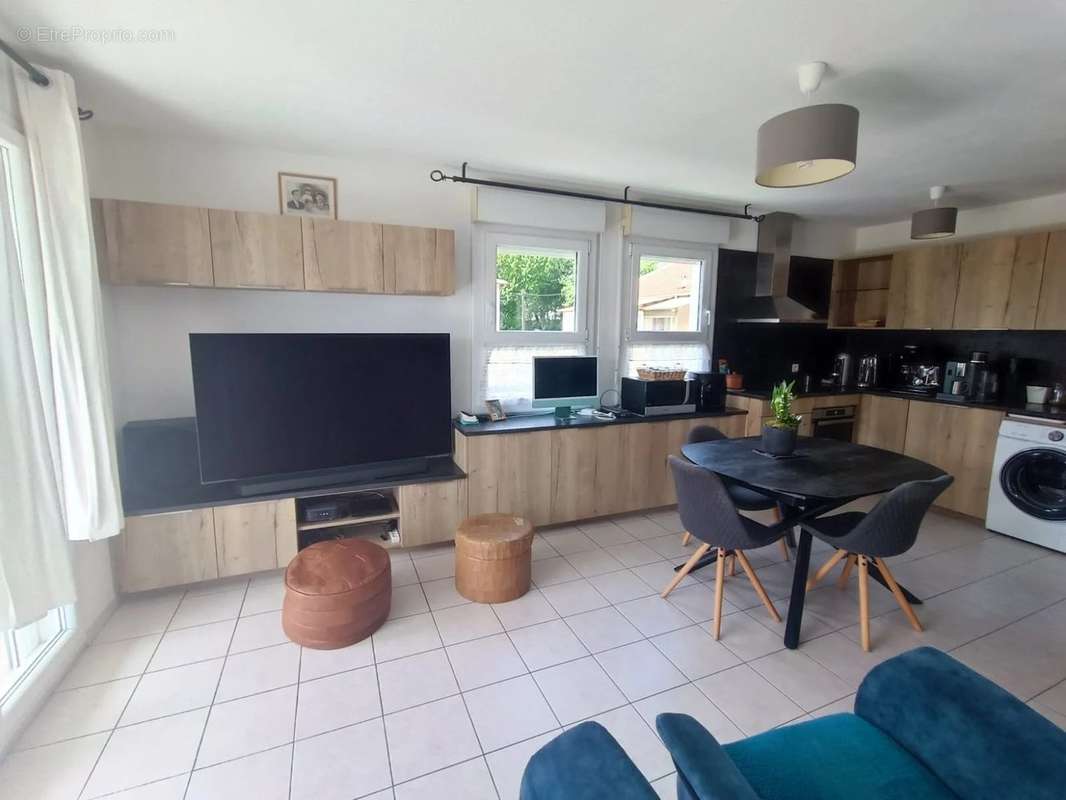 Appartement à SAINT-LAURENT-DU-VAR