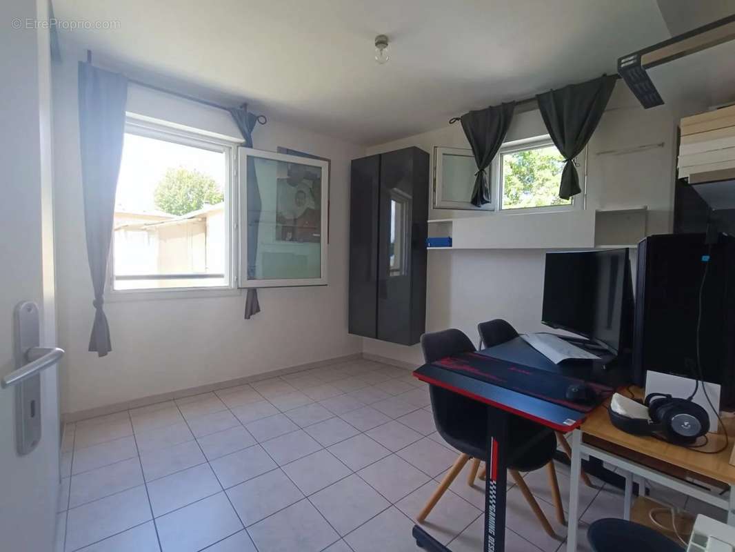 Appartement à SAINT-LAURENT-DU-VAR