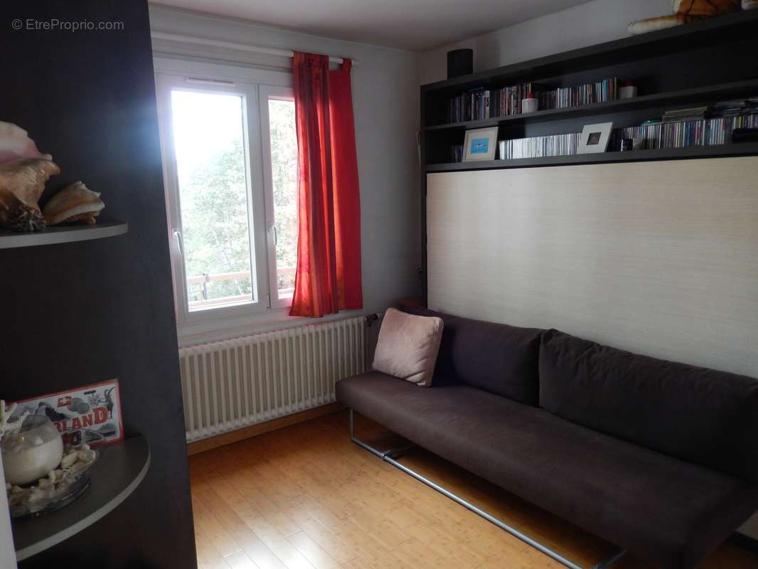 Appartement T3 à vendre Annemasse Chambre avec grand placard - Appartement à ANNEMASSE