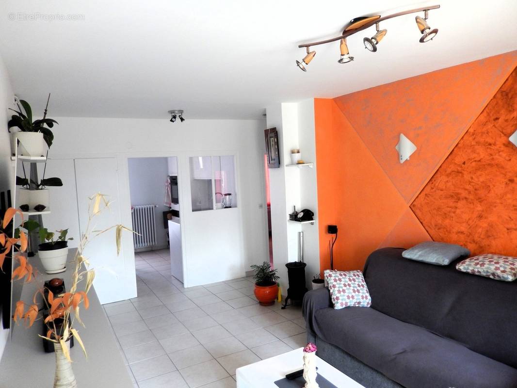 Appartement T3 à vendre Annemasse Salon - Appartement à ANNEMASSE