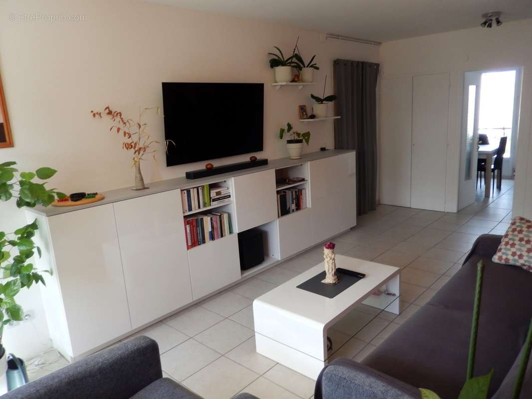 Appartement T3 à vendre Annemasse Salon - Appartement à ANNEMASSE