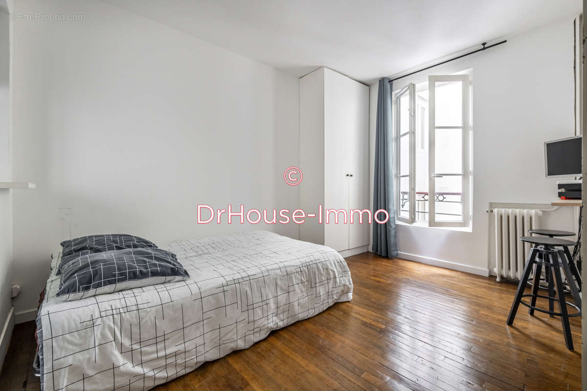 Appartement à PARIS-1E