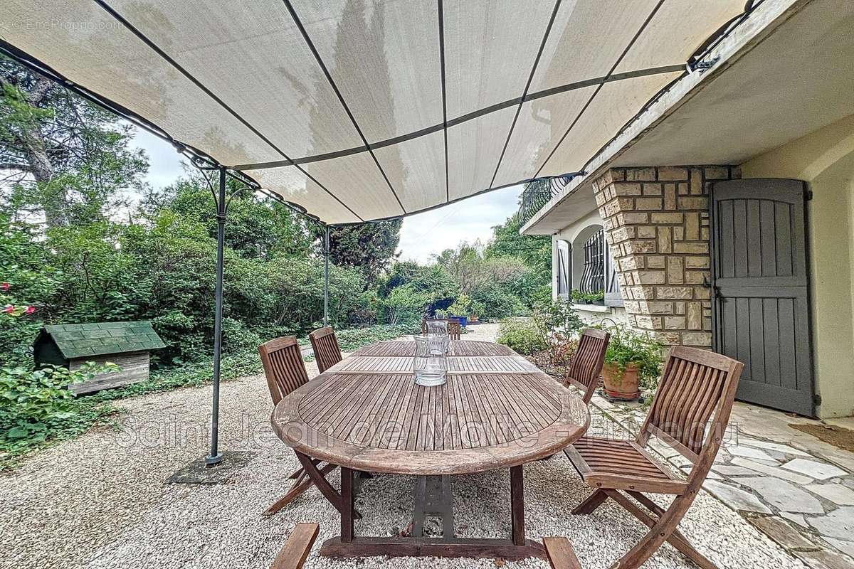 Maison à CHATEAUNEUF-LE-ROUGE