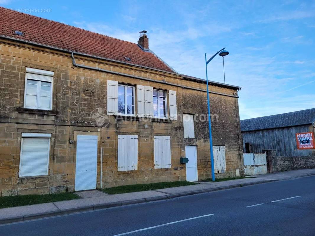 Maison à LES AYVELLES