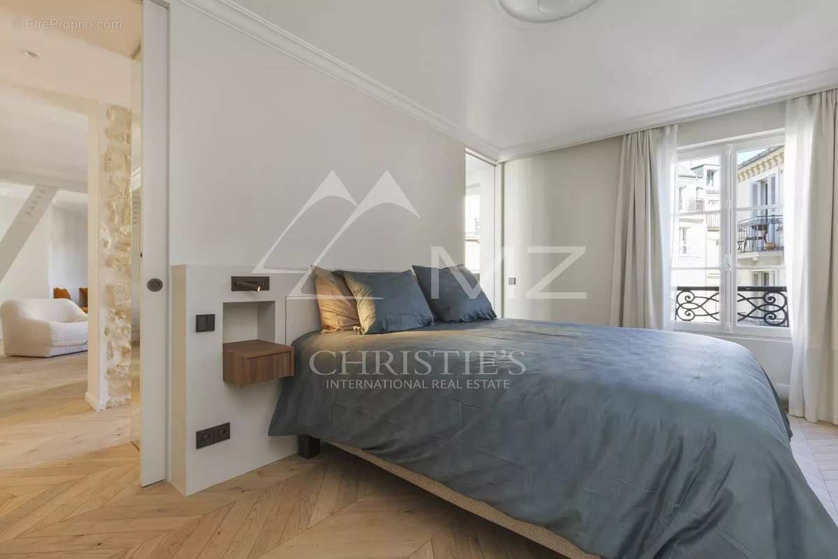 Appartement à PARIS-17E