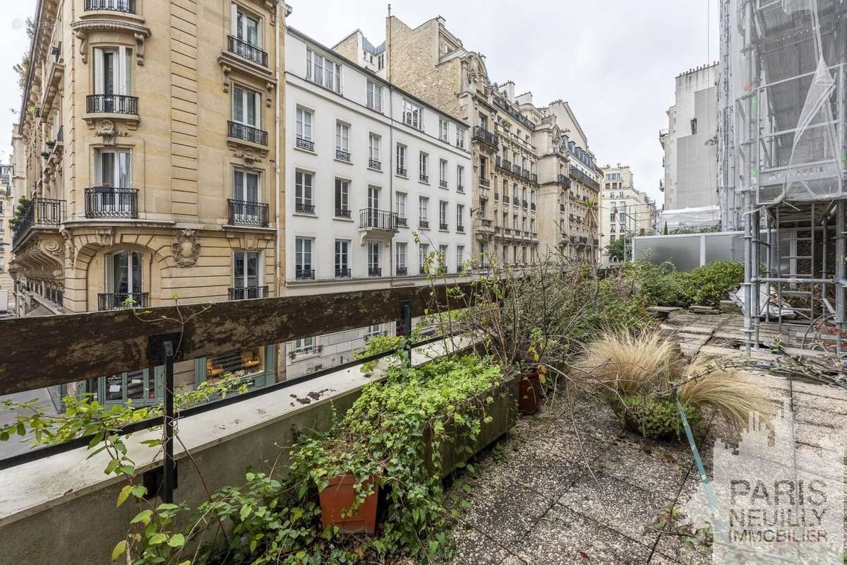 Appartement à PARIS-16E