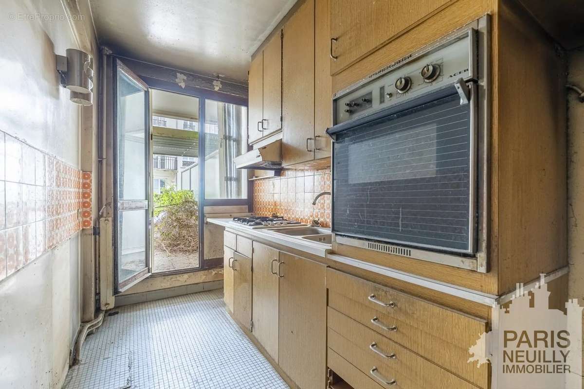 Appartement à PARIS-16E