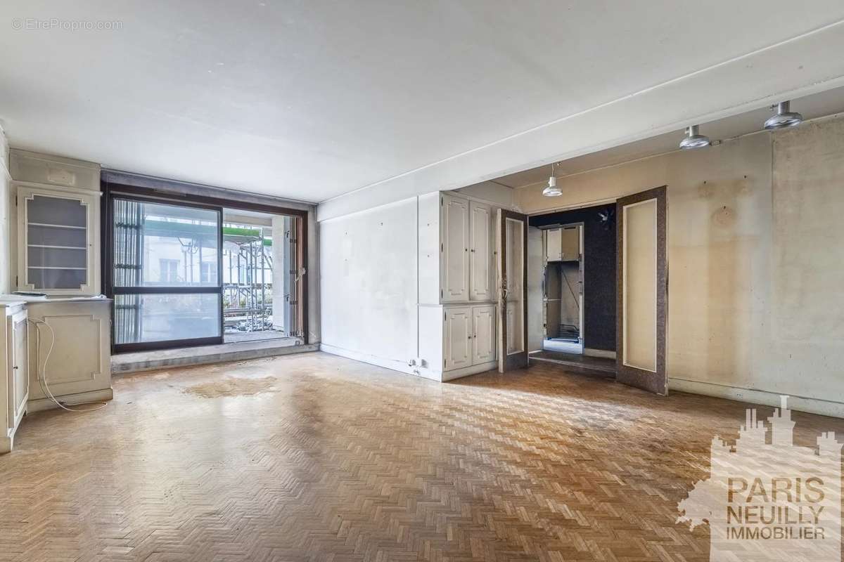 Appartement à PARIS-16E