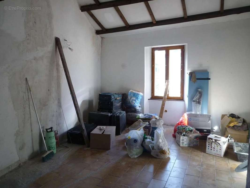 Appartement à PUGET-THENIERS