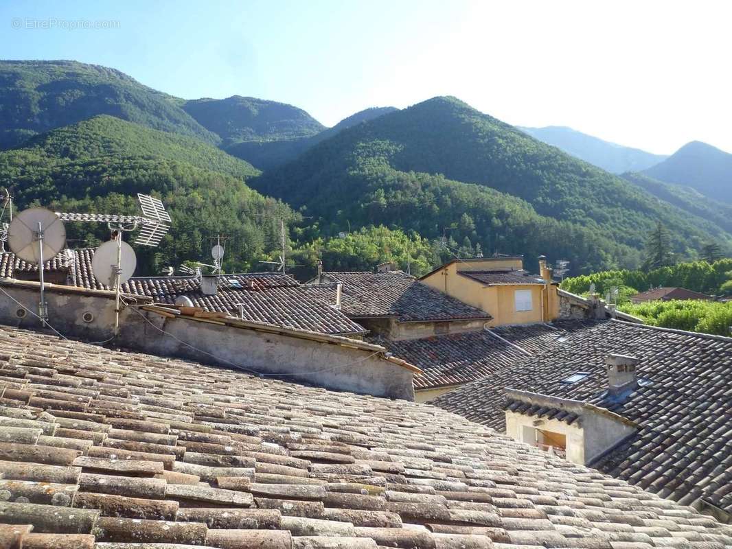 Appartement à PUGET-THENIERS