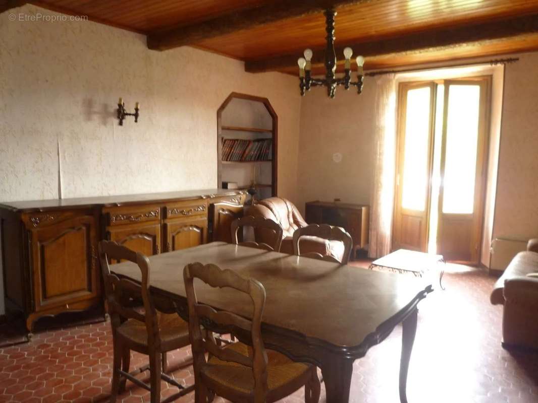 Appartement à PUGET-THENIERS