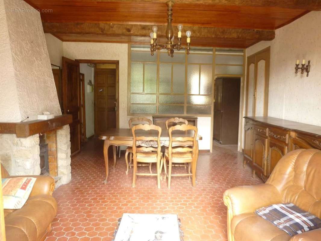 Appartement à PUGET-THENIERS