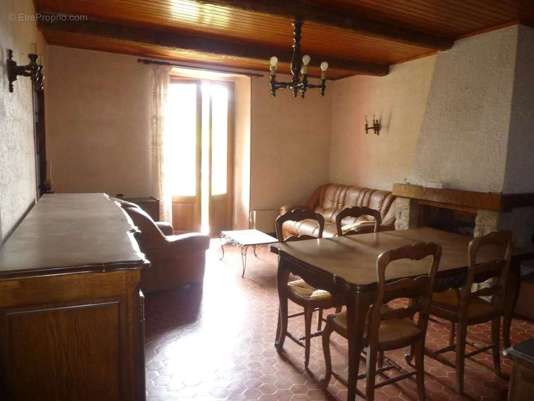 Appartement à PUGET-THENIERS