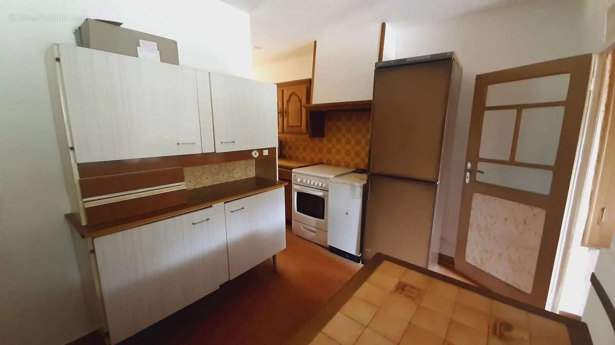 Appartement à PUGET-THENIERS