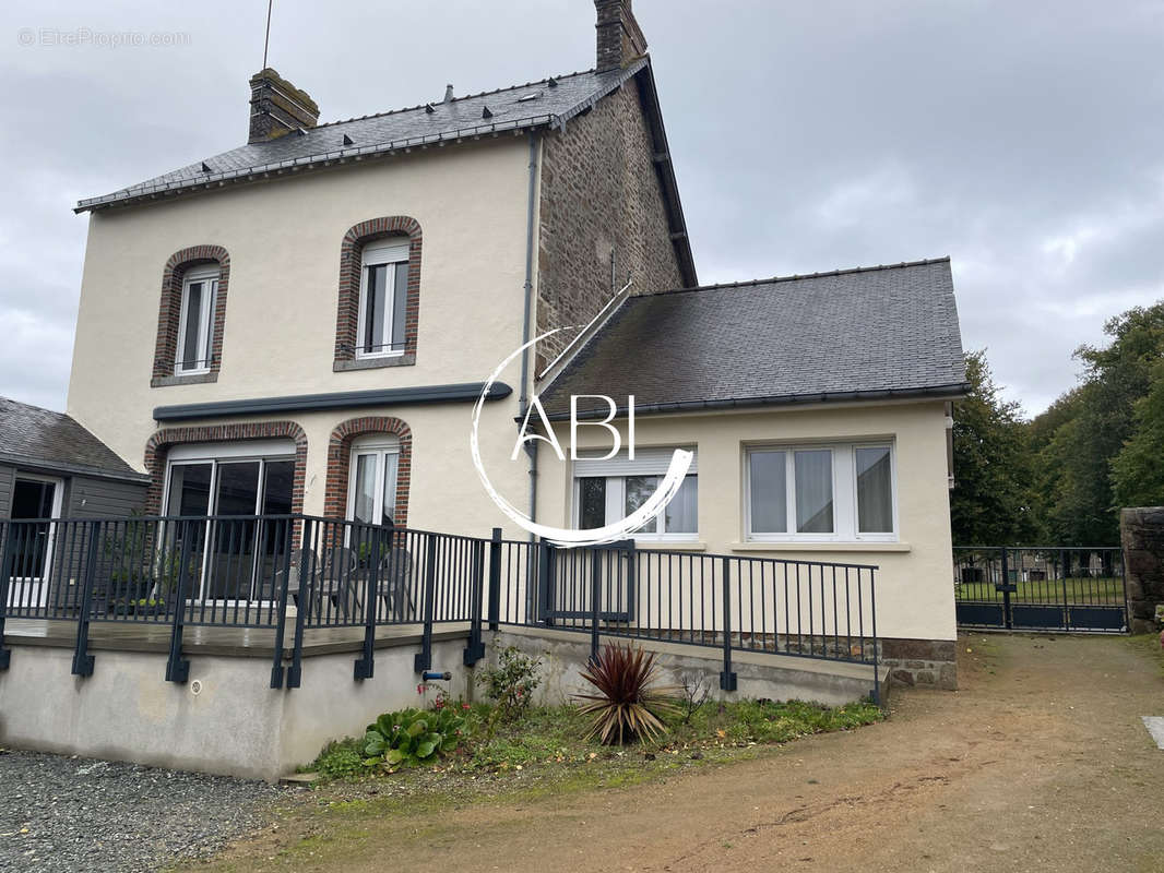 Maison à LASSAY-LES-CHATEAUX