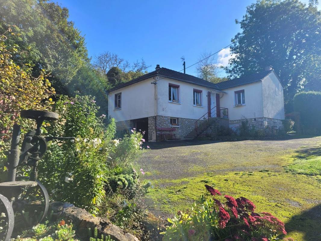 Maison à SAINT-HILAIRE-LE-CHATEL