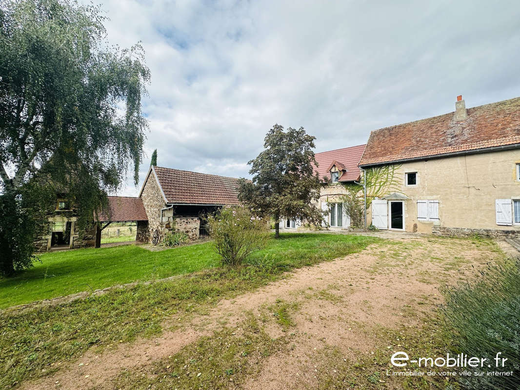 Maison à LA CLAYETTE