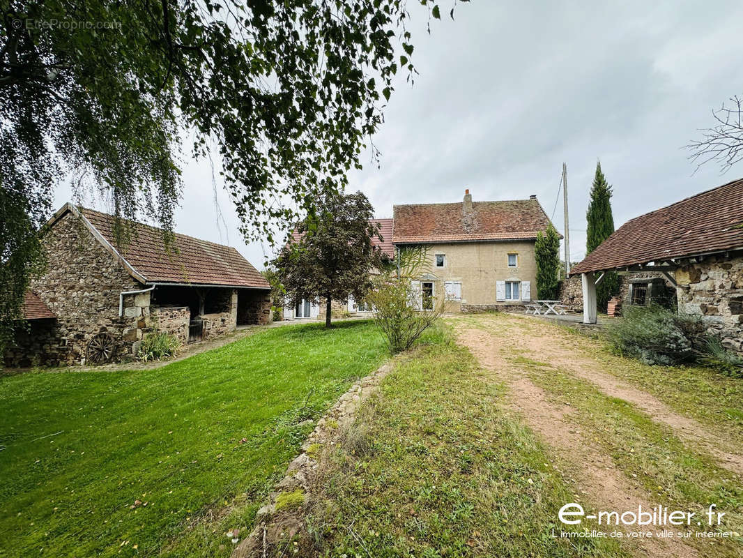 Maison à LA CLAYETTE