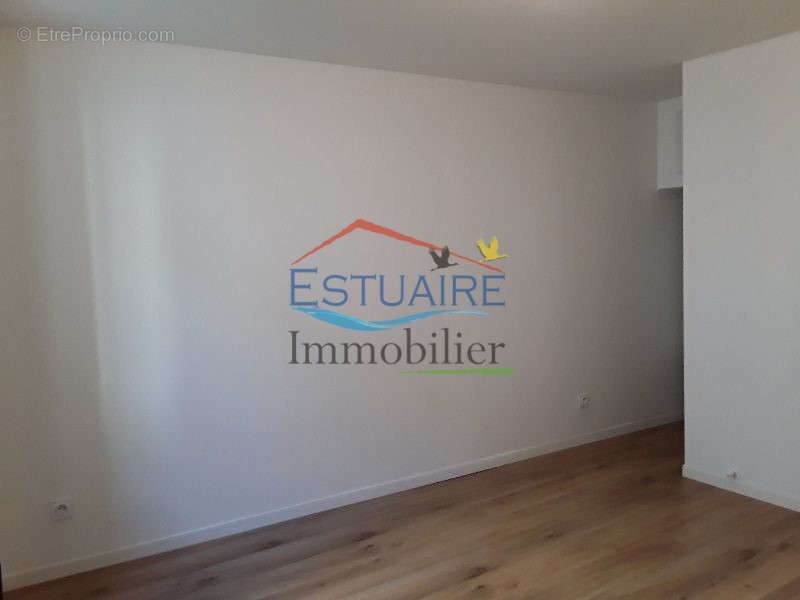 Appartement à SAINT-ETIENNE-DE-MONTLUC