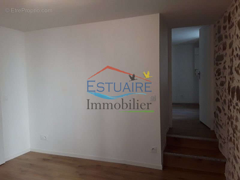 Appartement à SAINT-ETIENNE-DE-MONTLUC