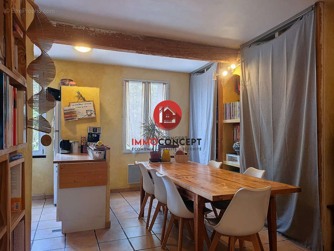 Appartement à ROQUEMAURE