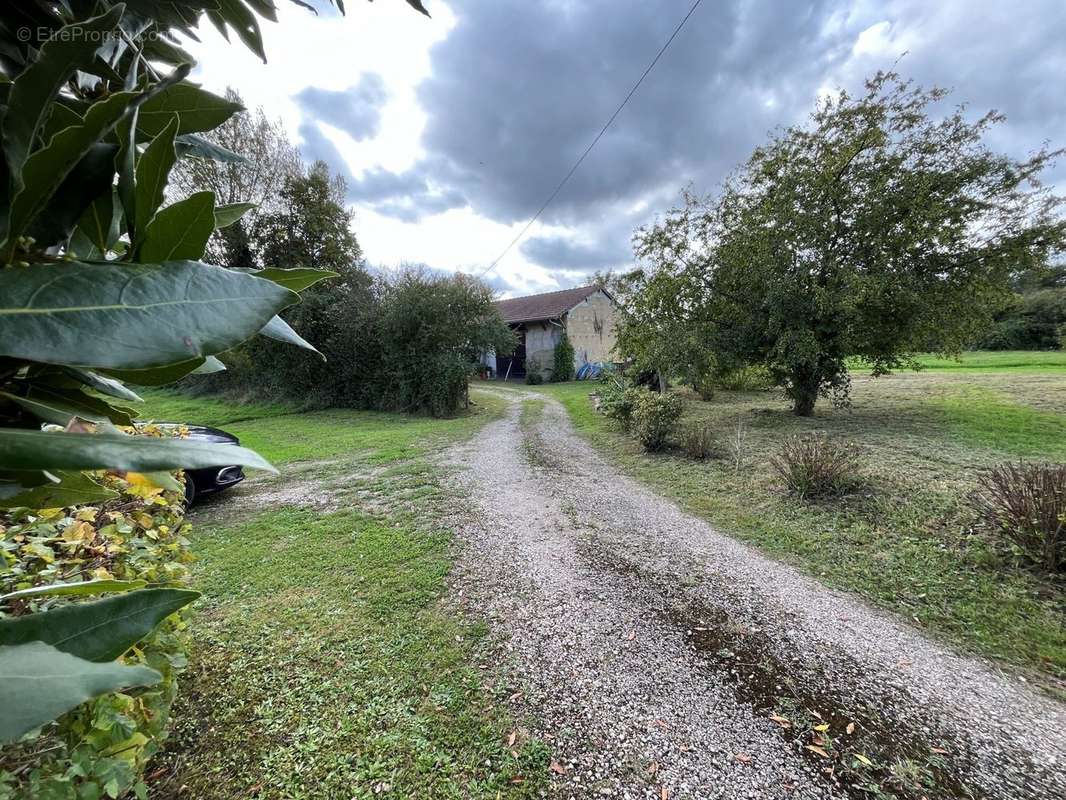 Maison à LA CHAPELLE-THECLE