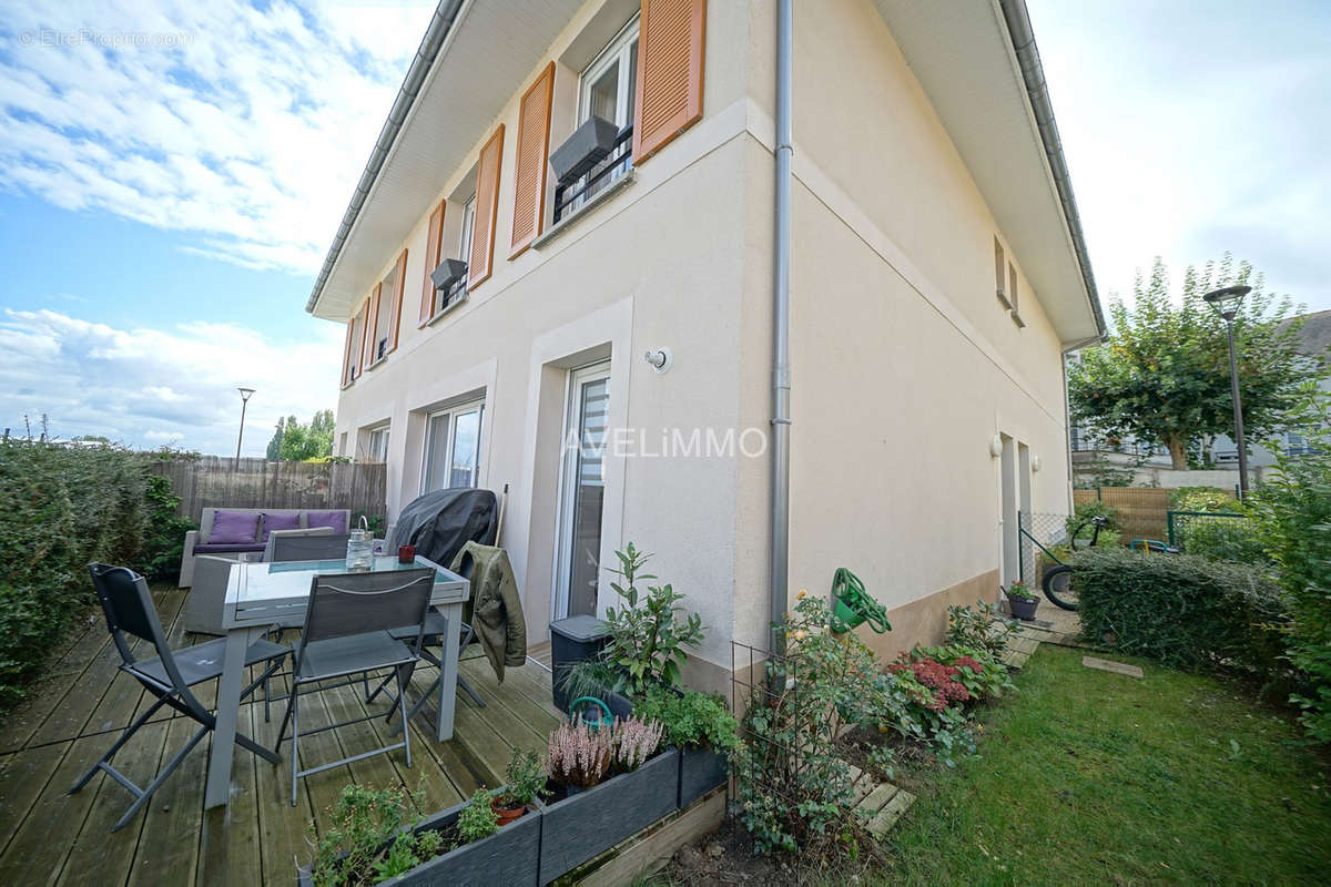 Appartement à LA QUEUE-LES-YVELINES