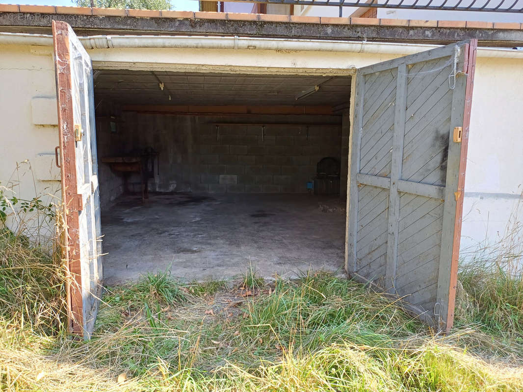 Parking à LA CHAMBRE