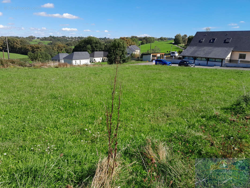 Terrain à LAYRISSE