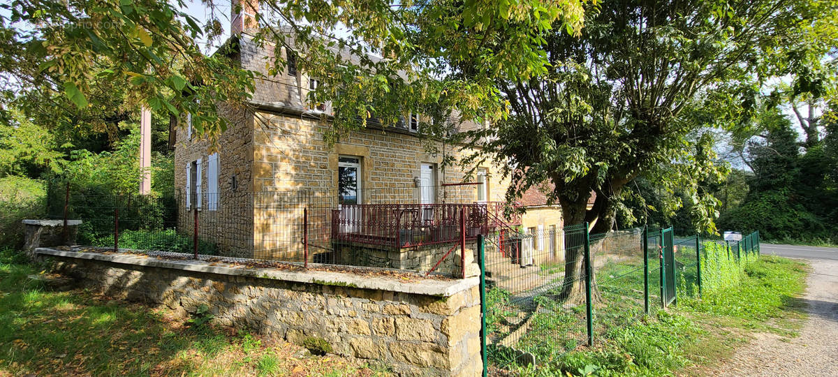 Maison à LES QUATRE-ROUTES-DU-LOT