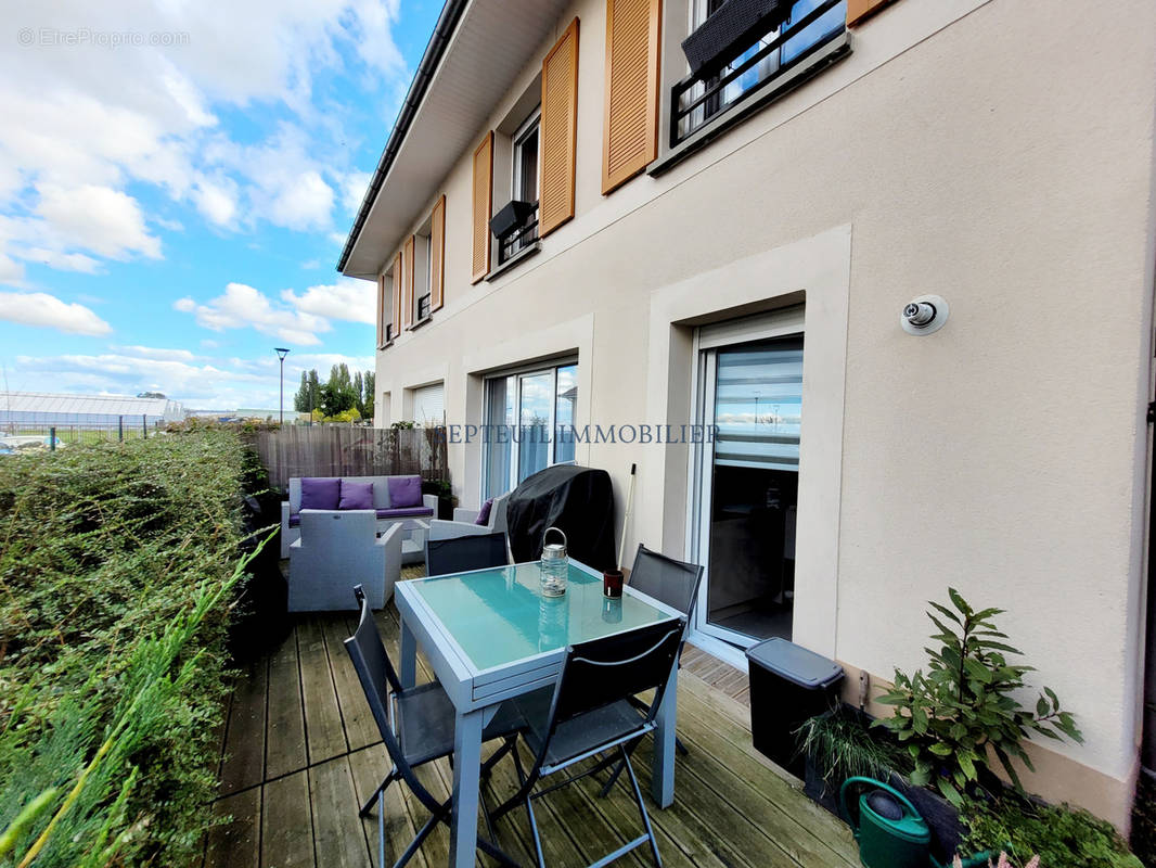 Appartement à LA QUEUE-LES-YVELINES