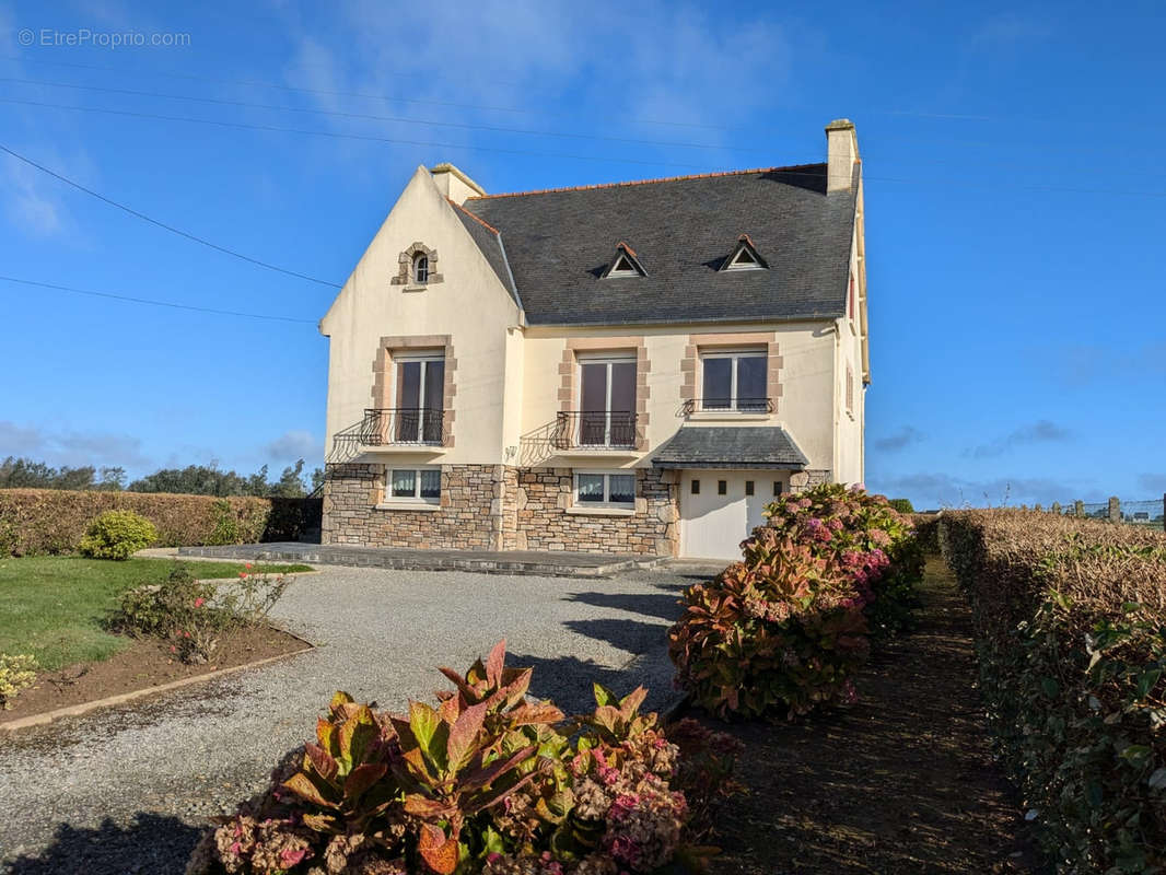 Maison à KERLOUAN