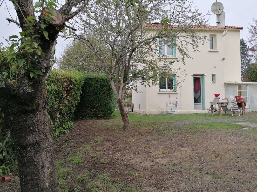 Maison à LA ROCHE-CHALAIS