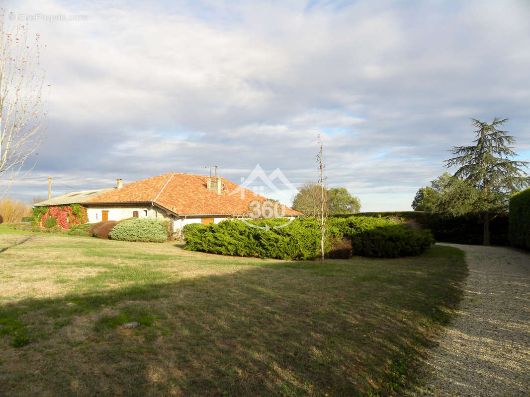 Maison à LEYRITZ-MONCASSIN