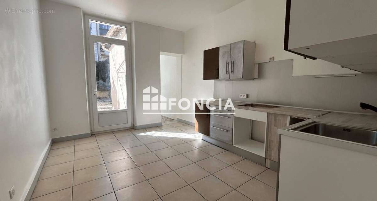 Appartement à MARSEILLE-6E