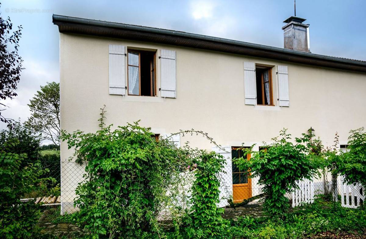 Maison à SAINT-LOUP-SUR-SEMOUSE