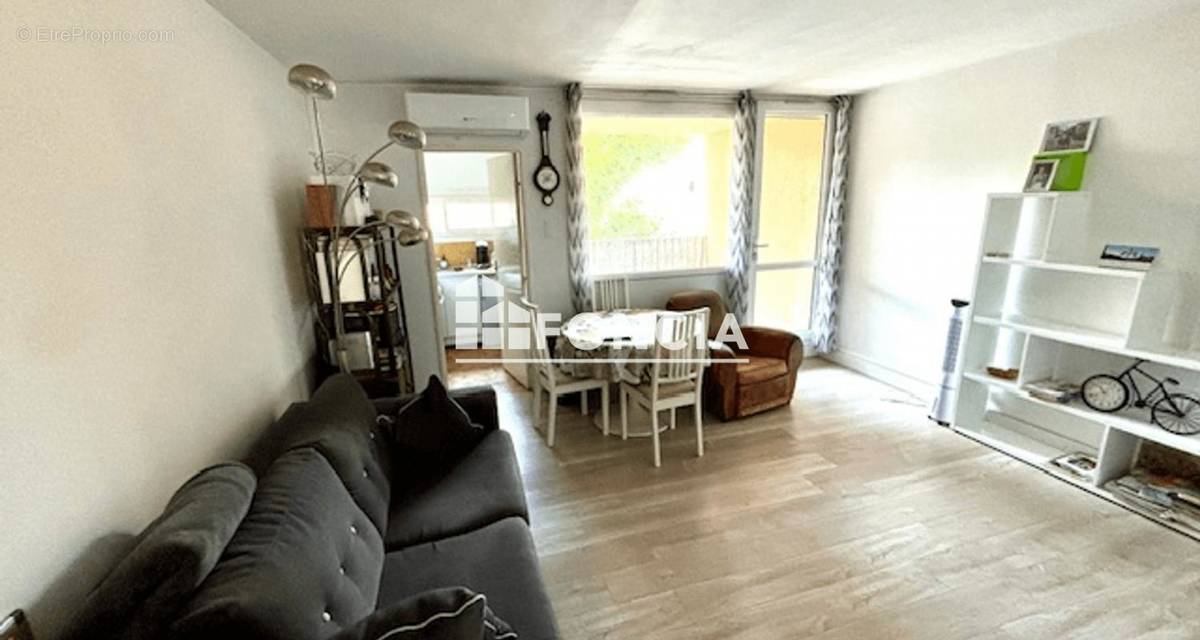 Appartement à BAGNOLS-SUR-CEZE