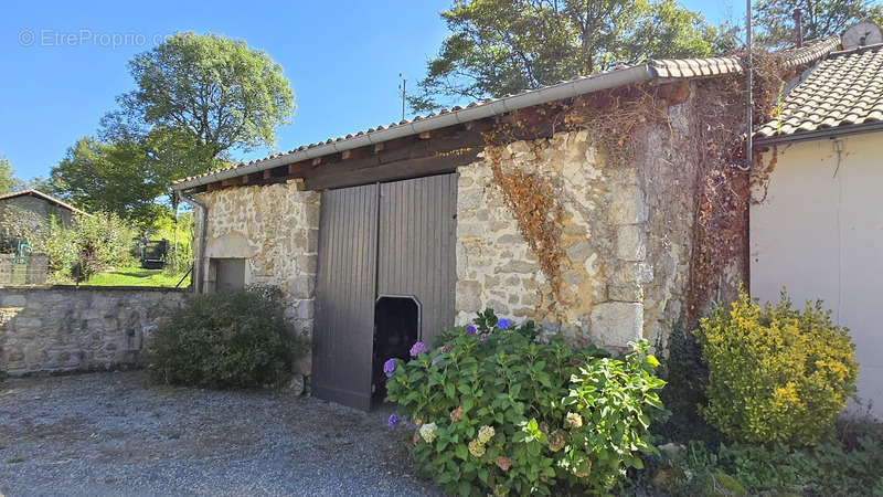 Maison à SAINT-JUNIEN