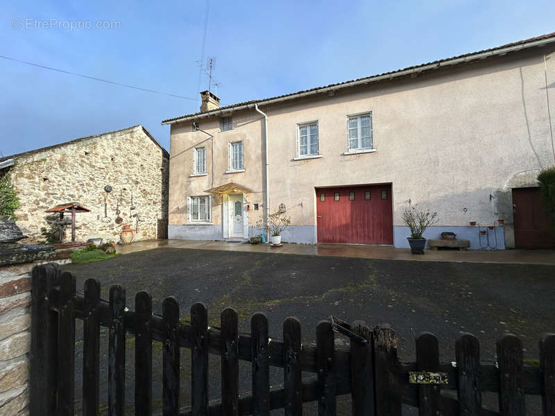 Maison à DOMPIERRE-LES-EGLISES