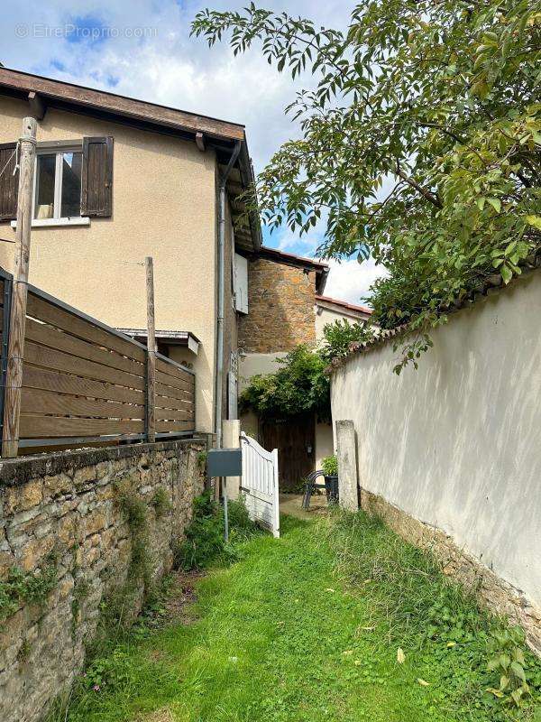 Maison à COLLONGES-AU-MONT-D&#039;OR