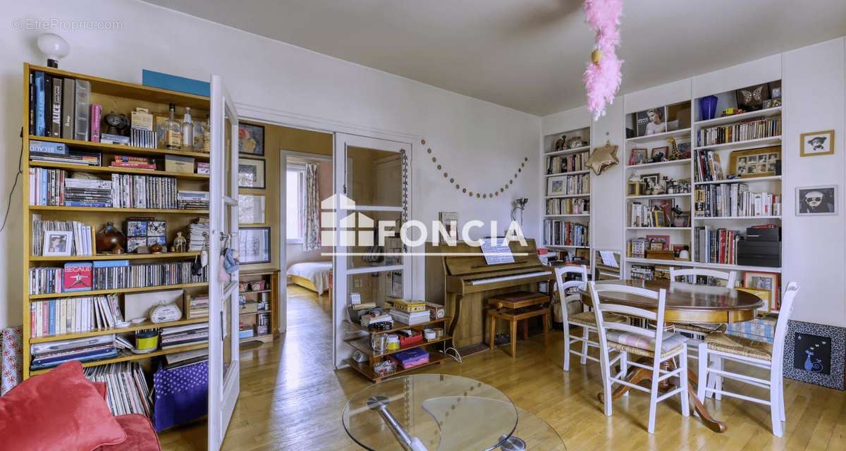 Appartement à PARIS-16E