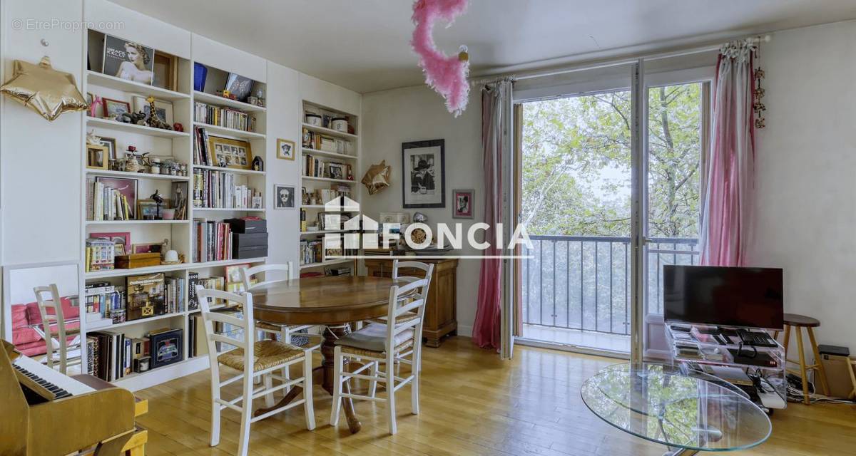 Appartement à PARIS-16E