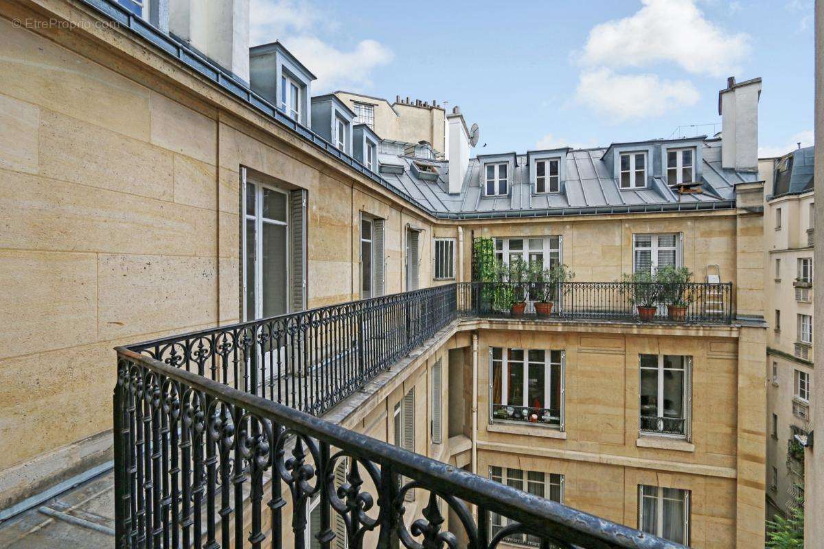 Appartement à PARIS-17E