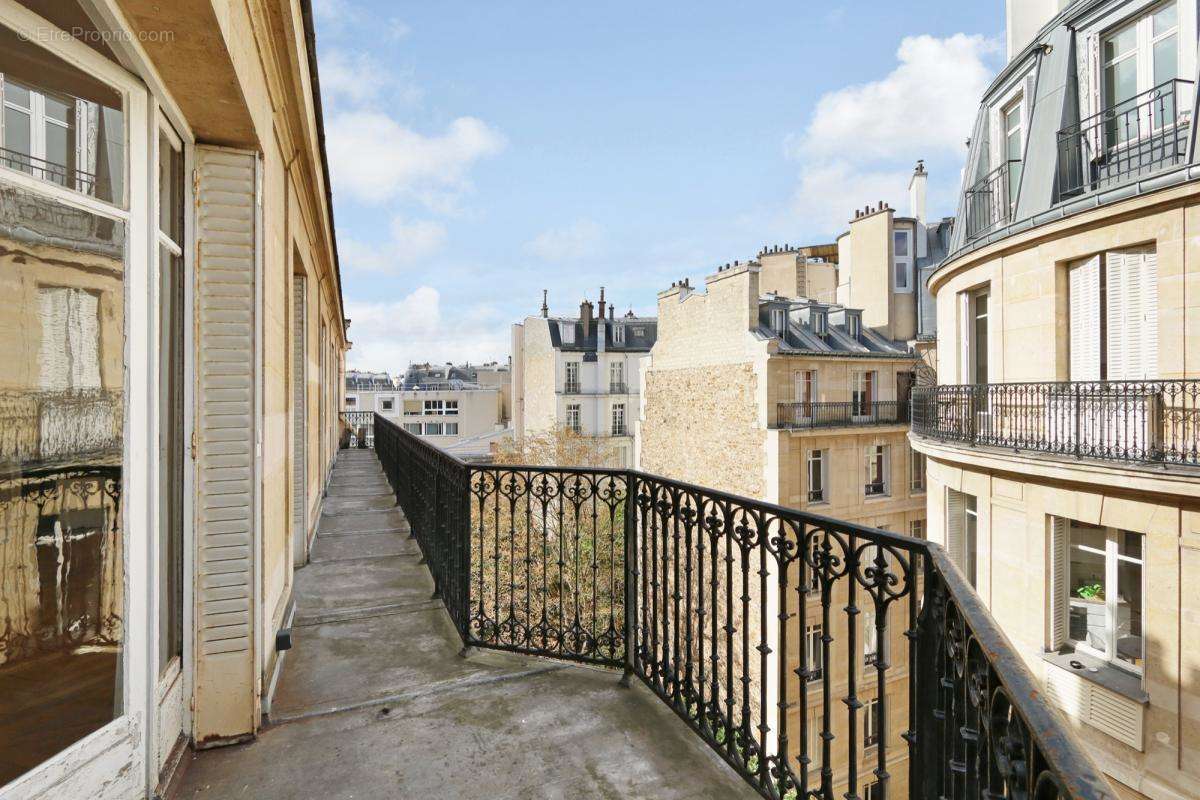 Appartement à PARIS-17E