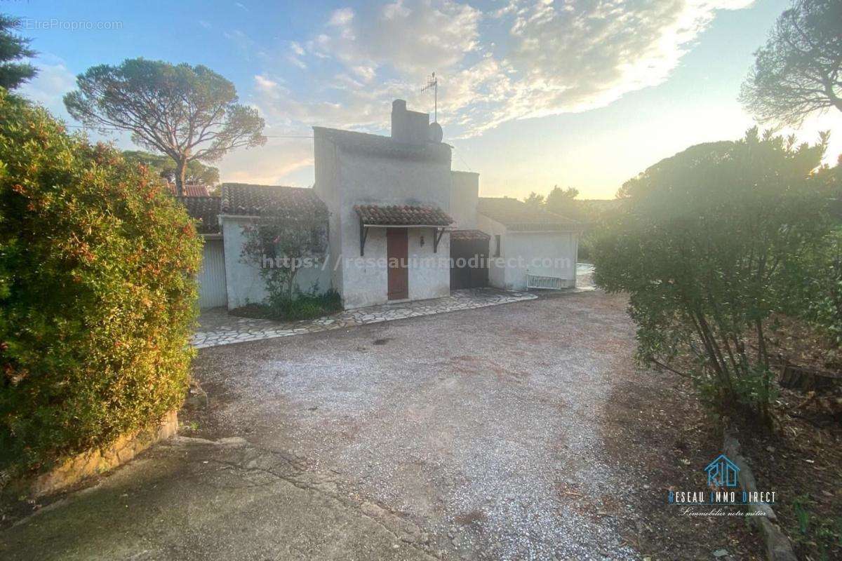 Maison à ROQUEBRUNE-SUR-ARGENS