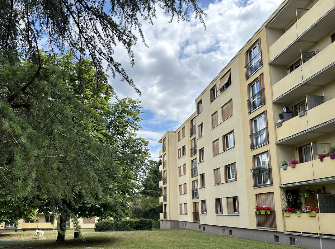 Appartement à BROU-SUR-CHANTEREINE