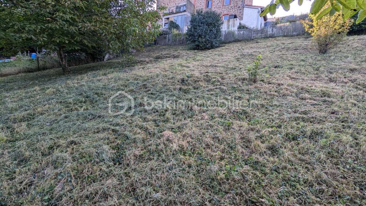 Terrain à BUSSIERES