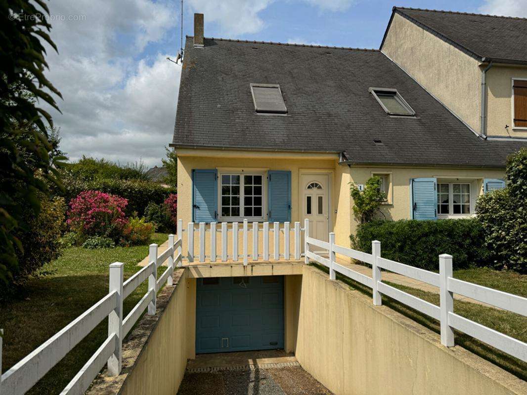 Maison à LA MEMBROLLE-SUR-LONGUENEE