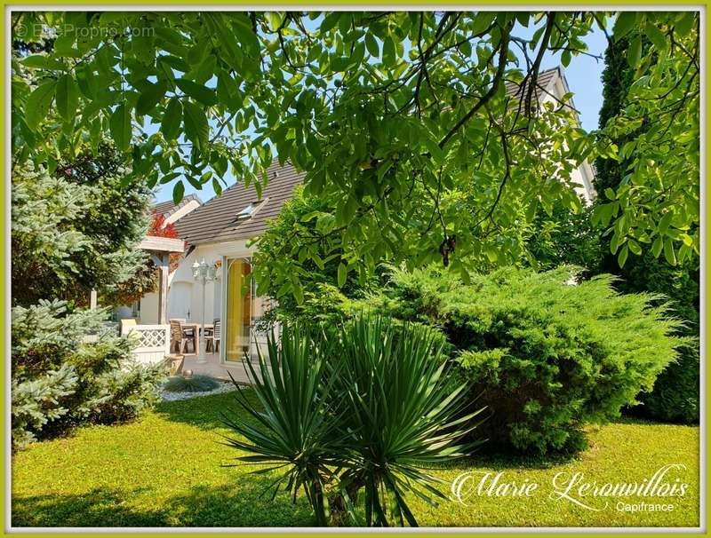 Maison à PONT-SAINTE-MARIE