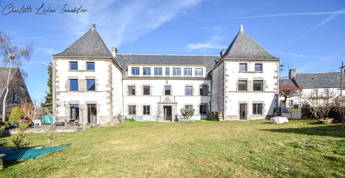 Maison à LA TOUR-D&#039;AUVERGNE